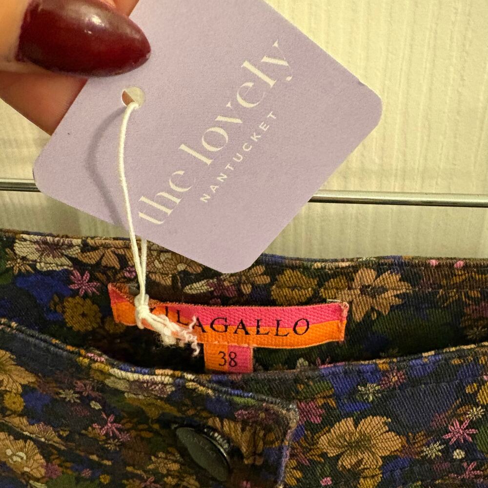 Vilagallo Floral Pants. Size 38
Made in Madrid
Size Medium 8/10 - Picture 2 of 7